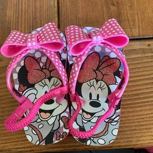 Minnie mouse toddler sandals size 6